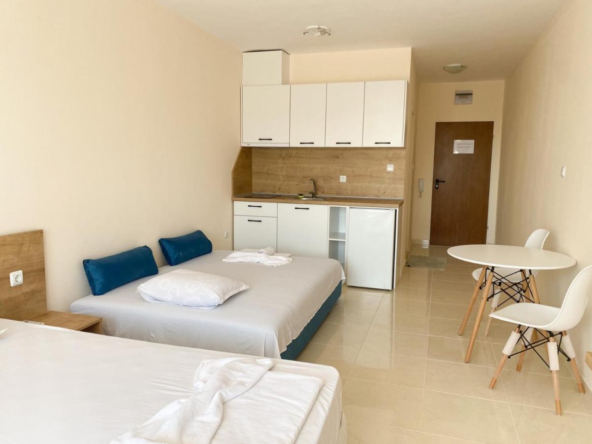 Mm Complex Aparthotel Primorsko Exteriör bild