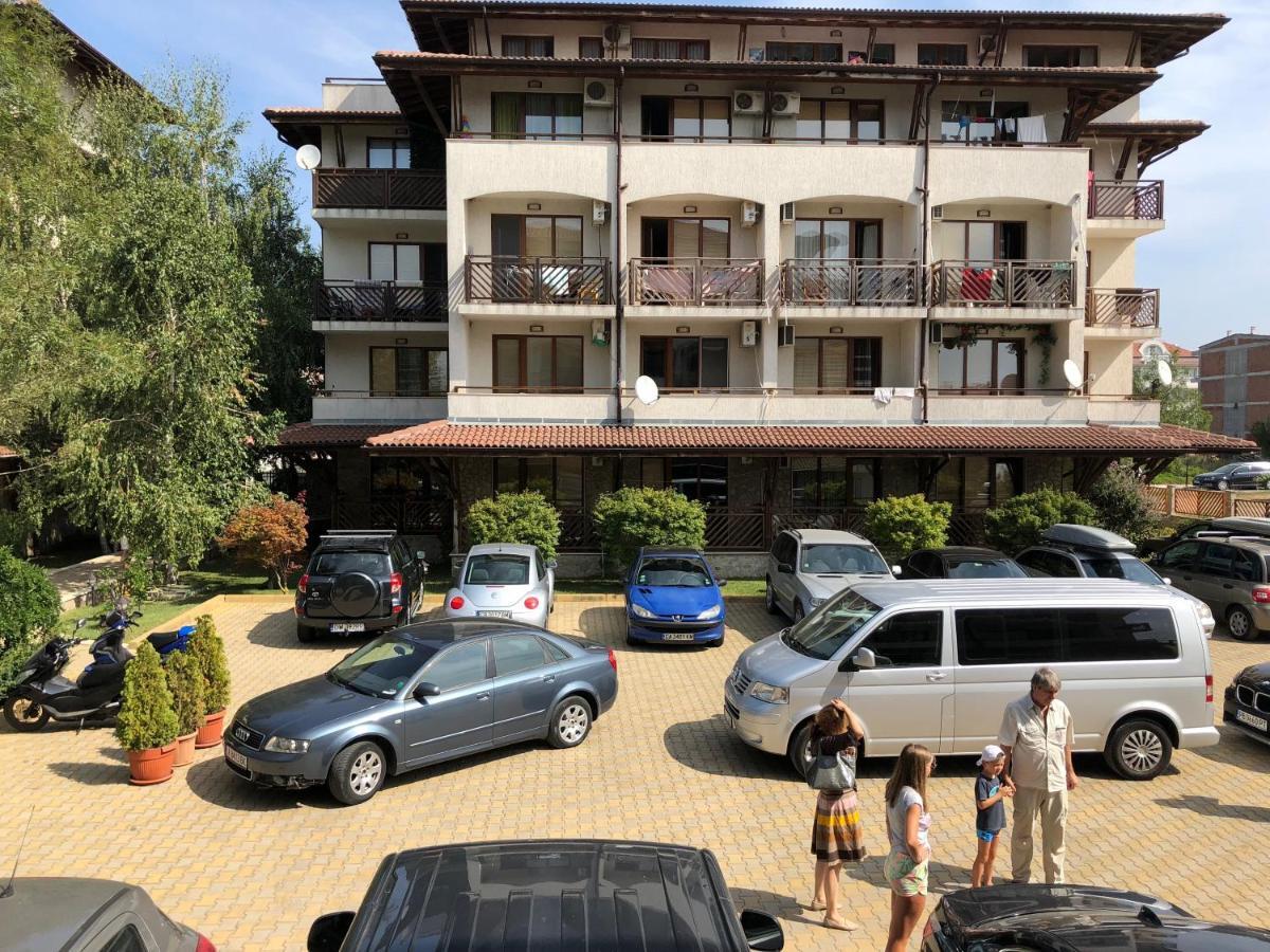 Mm Complex Aparthotel Primorsko Exteriör bild